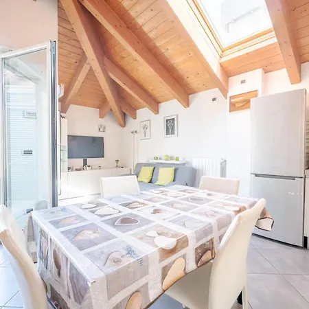 Marina Di Sestri Wonderful Penthouse Διαμέρισμα *